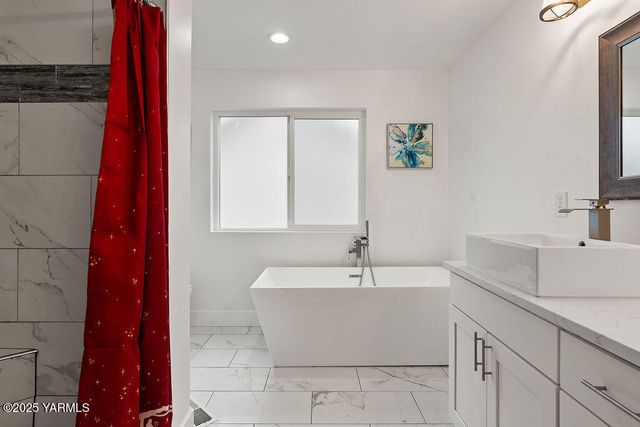 8710 Maclaren Ave, Yakima, WA 98908