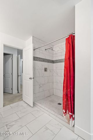 8710 Maclaren Ave, Yakima, WA 98908