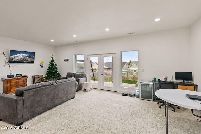 8710 Maclaren Ave, Yakima, WA 98908