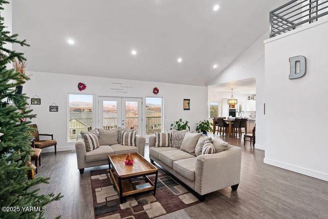 8710 Maclaren Ave, Yakima, WA 98908