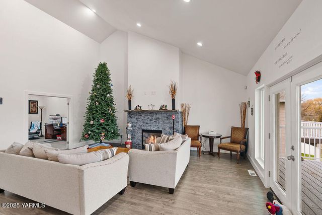 8710 Maclaren Ave, Yakima, WA 98908