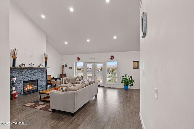 8710 Maclaren Ave, Yakima, WA 98908