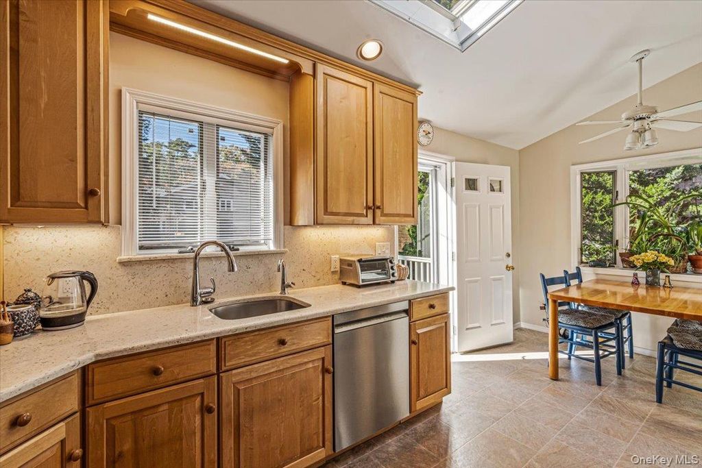 45 Driftwood Drive, Port Washington, NY 11050 — photo 4