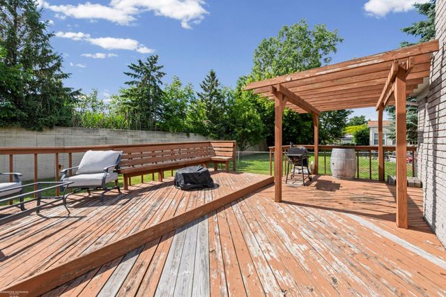 47121 Barbara Road, Macomb Twp, MI 48044