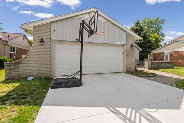 47121 Barbara Road, Macomb Twp, MI 48044