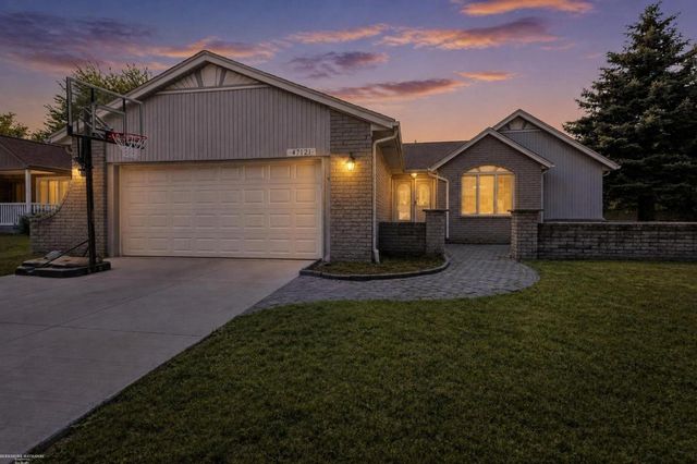 47121 Barbara Road, Macomb Twp, MI 48044