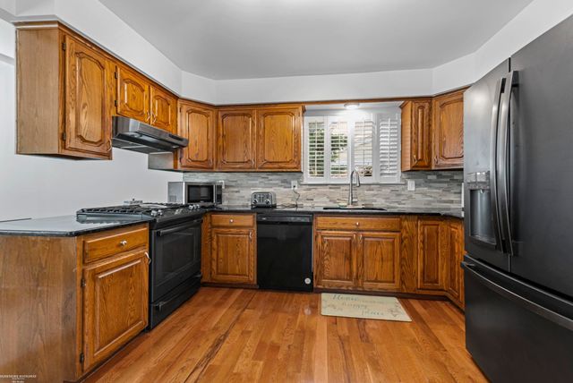 47121 Barbara Road, Macomb Twp, MI 48044