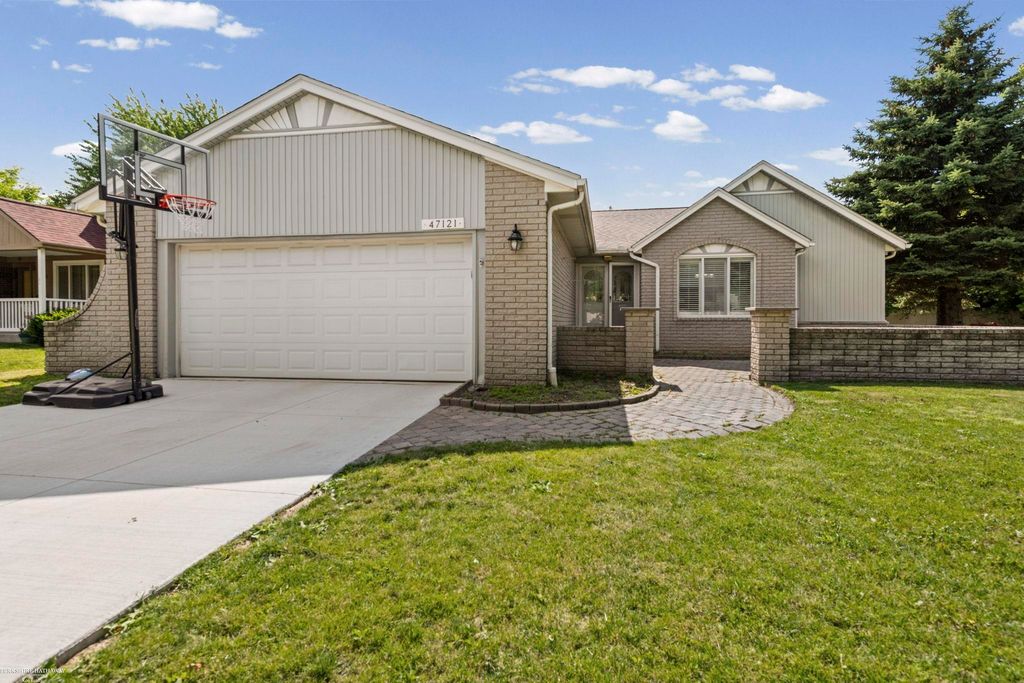 47121 Barbara Road, Macomb Twp, MI 48044