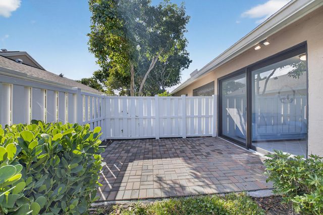 8188 Sweetbriar Way, Boca Raton, FL 33496