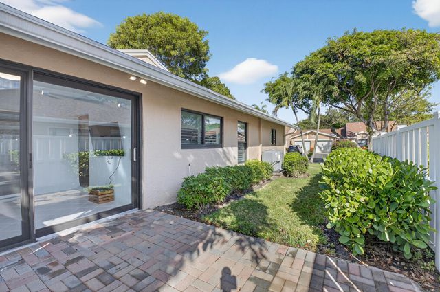 8188 Sweetbriar Way, Boca Raton, FL 33496