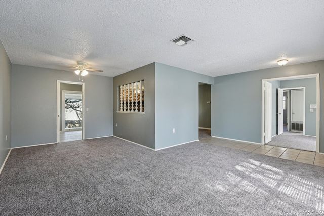 8203 Phoenix, Universal City, TX 78148