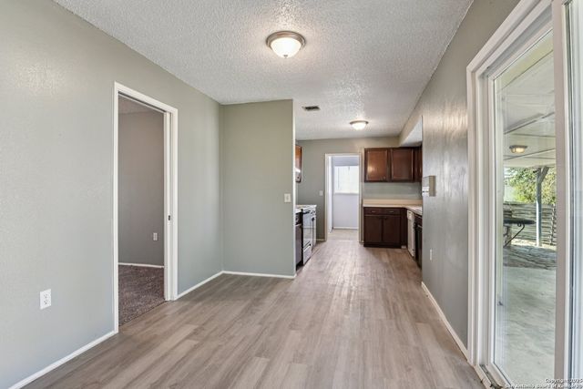 8203 Phoenix, Universal City, TX 78148