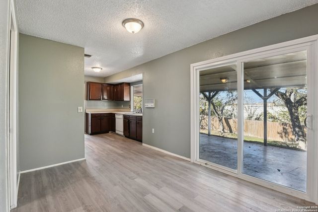 8203 Phoenix, Universal City, TX 78148