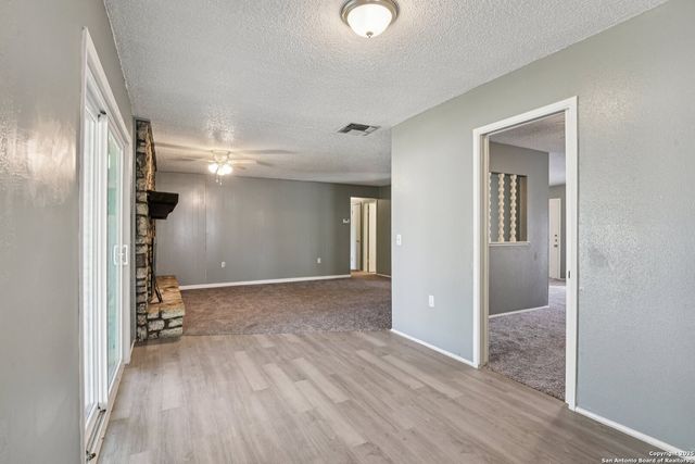 8203 Phoenix, Universal City, TX 78148