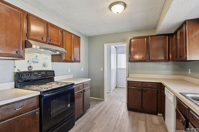 8203 Phoenix, Universal City, TX 78148