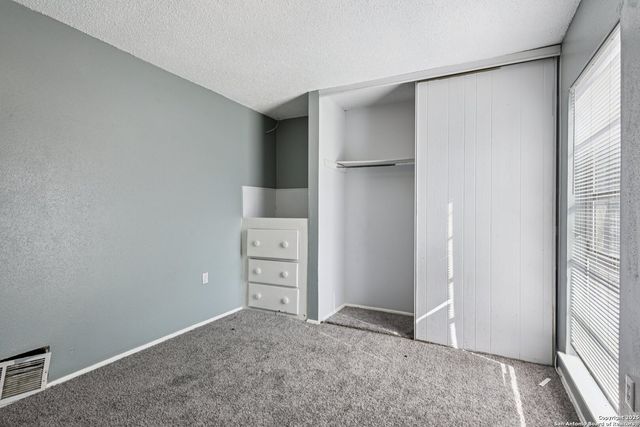 8203 Phoenix, Universal City, TX 78148