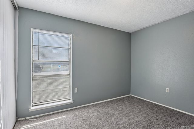 8203 Phoenix, Universal City, TX 78148