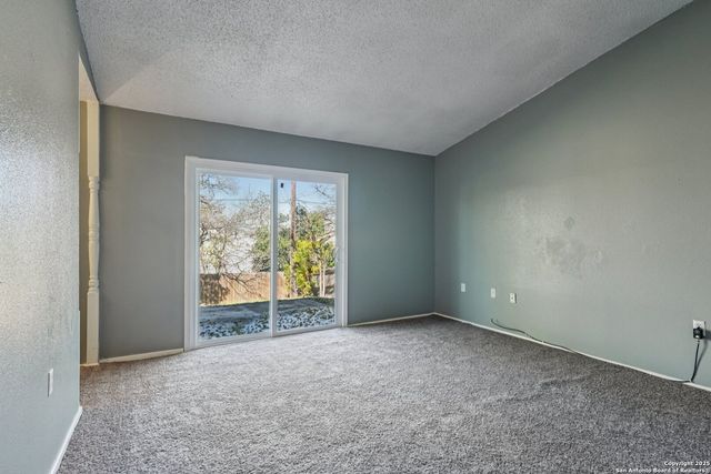 8203 Phoenix, Universal City, TX 78148