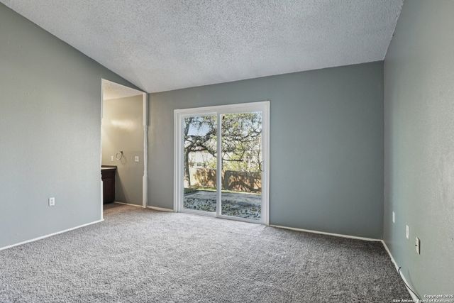 8203 Phoenix, Universal City, TX 78148