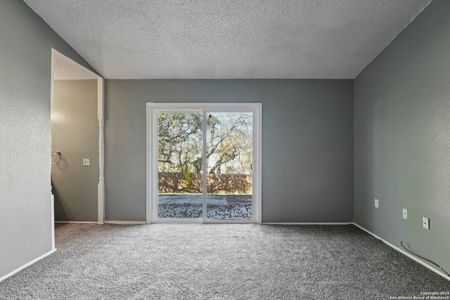 8203 Phoenix, Universal City, TX 78148