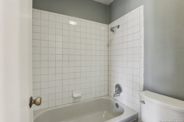 8203 Phoenix, Universal City, TX 78148