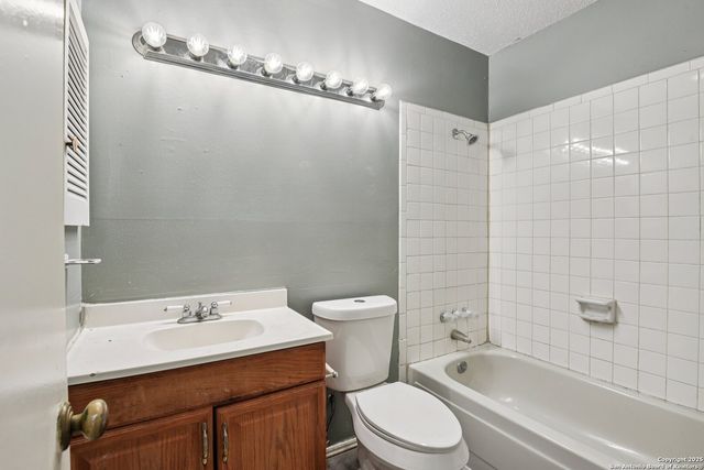 8203 Phoenix, Universal City, TX 78148