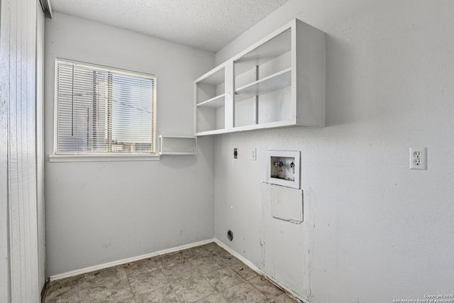 8203 Phoenix, Universal City, TX 78148