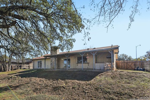 8203 Phoenix, Universal City, TX 78148