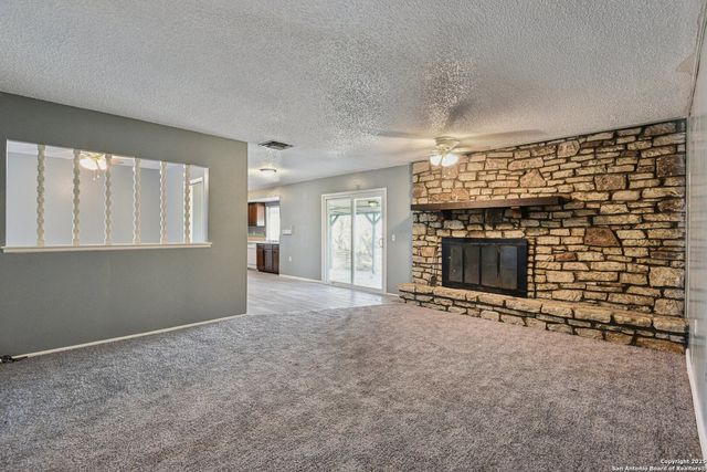 8203 Phoenix, Universal City, TX 78148