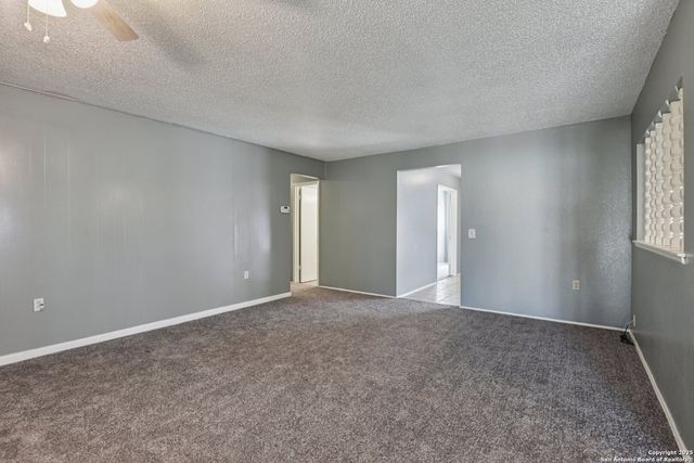 8203 Phoenix, Universal City, TX 78148