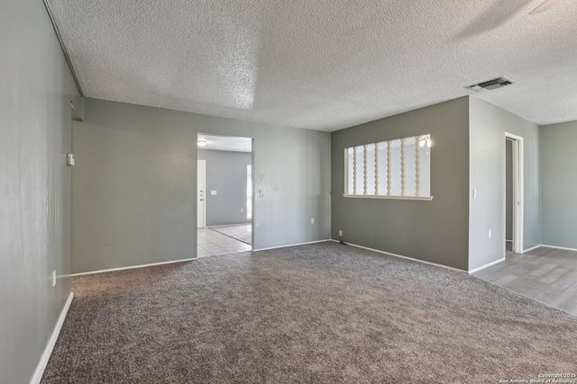 8203 Phoenix, Universal City, TX 78148