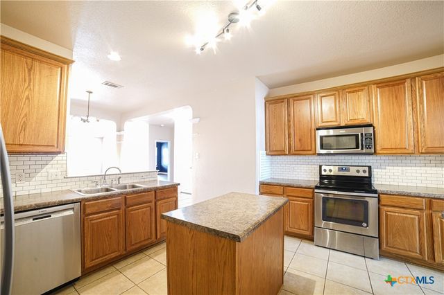 119 W Running Wolf Trail, Harker Heights, TX 76548