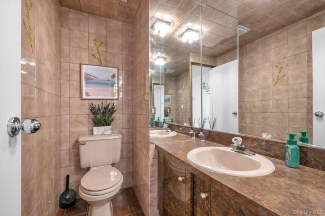 2 Joan Court, Woodbury, NY 11797