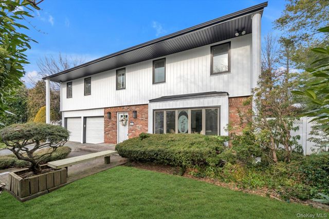 2 Joan Court, Woodbury, NY 11797