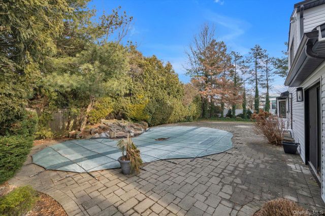 2 Joan Court, Woodbury, NY 11797