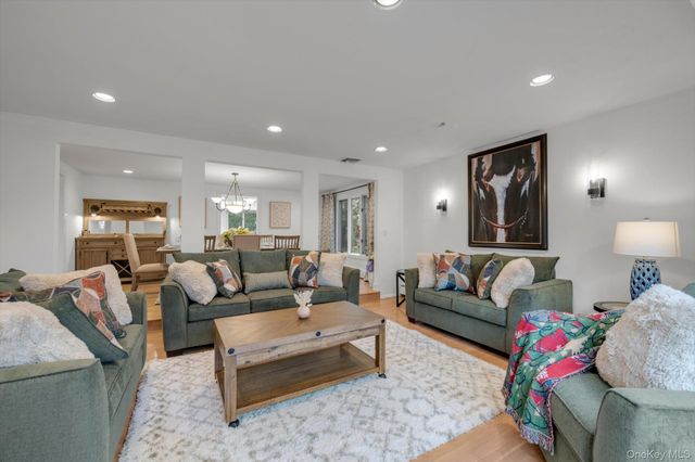 2 Joan Court, Woodbury, NY 11797