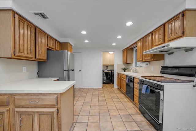 2 Joan Court, Woodbury, NY 11797