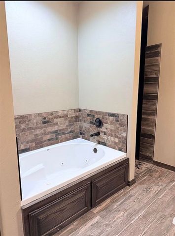 7333 SW Pecan Meadow Dr, Lawton, OK 73505