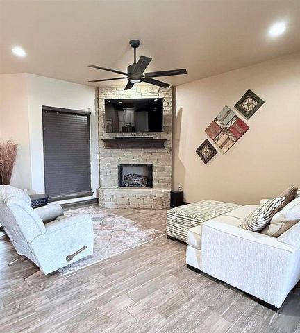 7333 SW Pecan Meadow Dr, Lawton, OK 73505