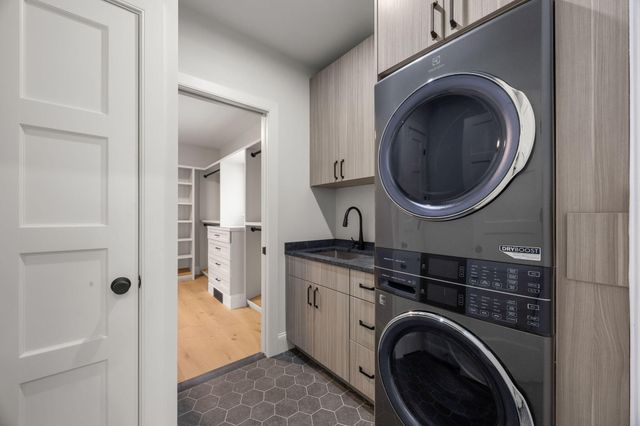 6 Village Drive, East Sandwich, MA 02537