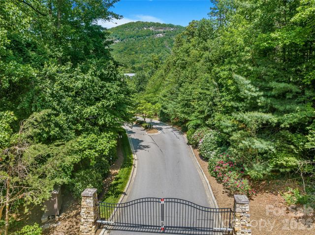 50 Meadow Village Lane, Asheville, NC 28803