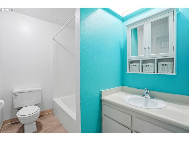 1718 Nw MIDLAKE Ln, Beaverton, OR 97006