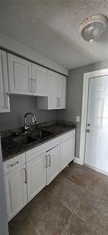 1308 E YUKON STREET B, Tampa, FL 33604