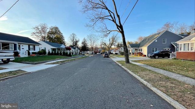 21 OVERBROOK AVE, Maple Shade, NJ 08052