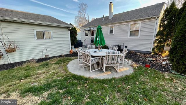 21 OVERBROOK AVE, Maple Shade, NJ 08052