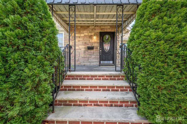 34 N Juliet N Street, Iselin, NJ 08830