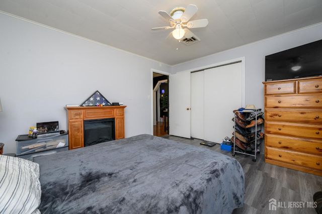 34 N Juliet N Street, Iselin, NJ 08830