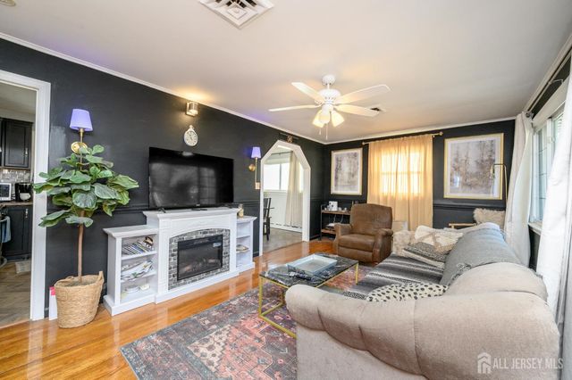 34 N Juliet N Street, Iselin, NJ 08830