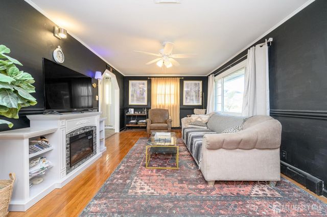 34 N Juliet N Street, Iselin, NJ 08830