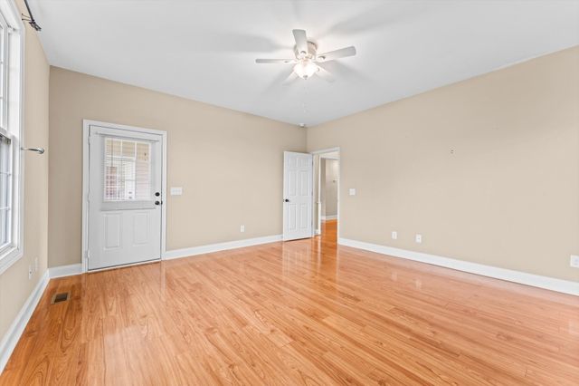 3337 Tarsus Rd, Palmyra, TN 37142